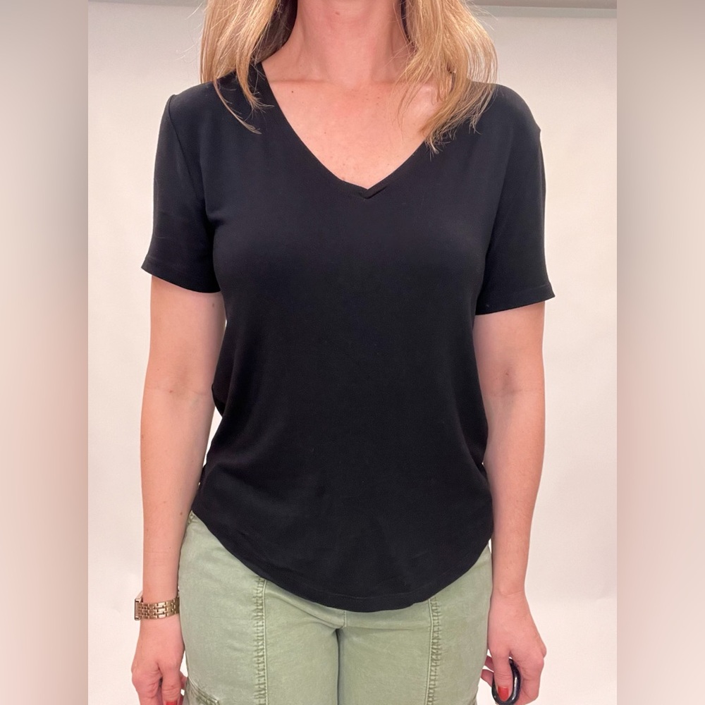 Able vneck tee black